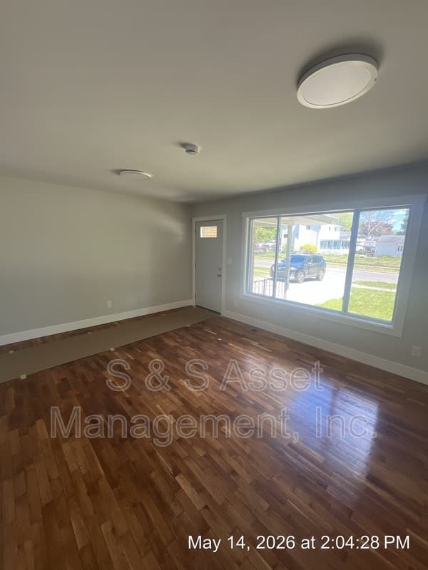 Lansing House: 4106 Stillwell Avenue