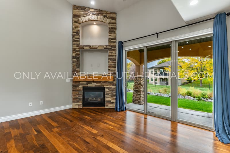 Orem House: 2032 West Golden Pond Way