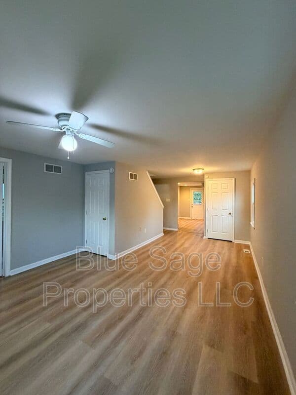 Collingdale House: 424 Pershing Ave