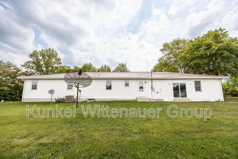 Red Bud House: 9355 IL-3
