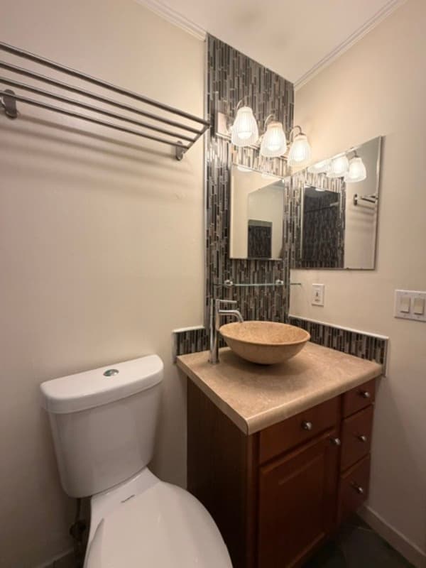 Columbia Condo: 801 Eastmont Drive #102