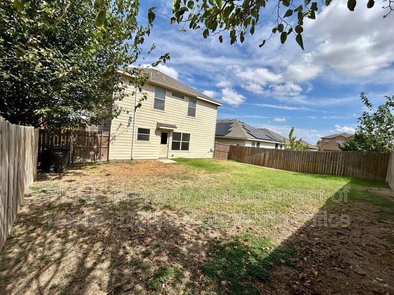 Haslet House: 809 San Miguel Trl
