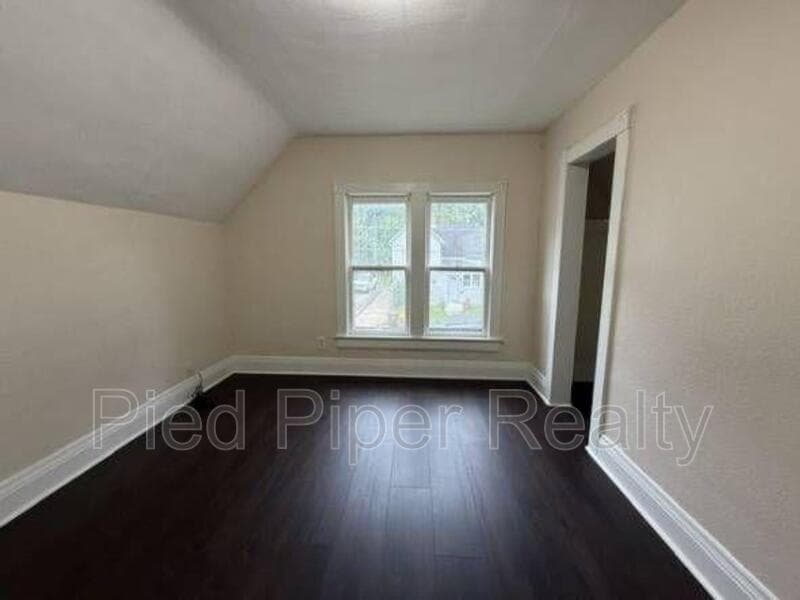 Freeport House: 816 South James Avenue