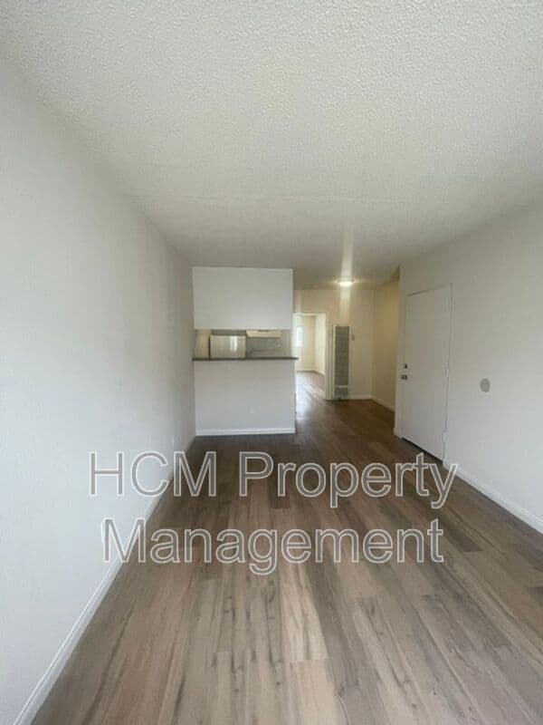 North Hollywood House: 8240 Whitsett Ave