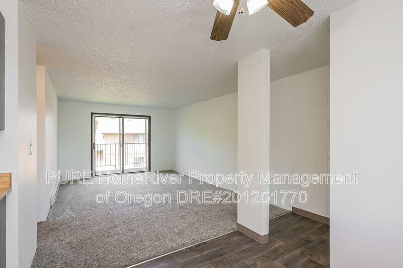 Portland Apartment: 14124-14212 NE Sandy Blvd