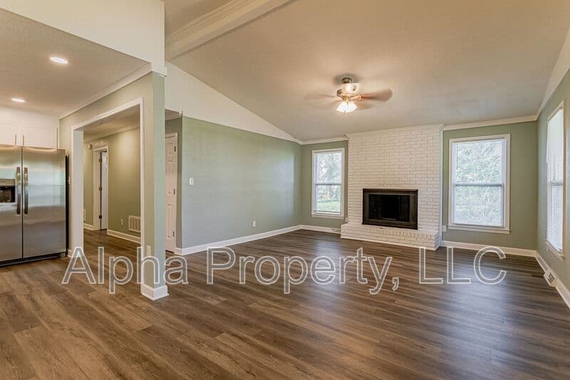 Greer House: 206 E Arlington Ave