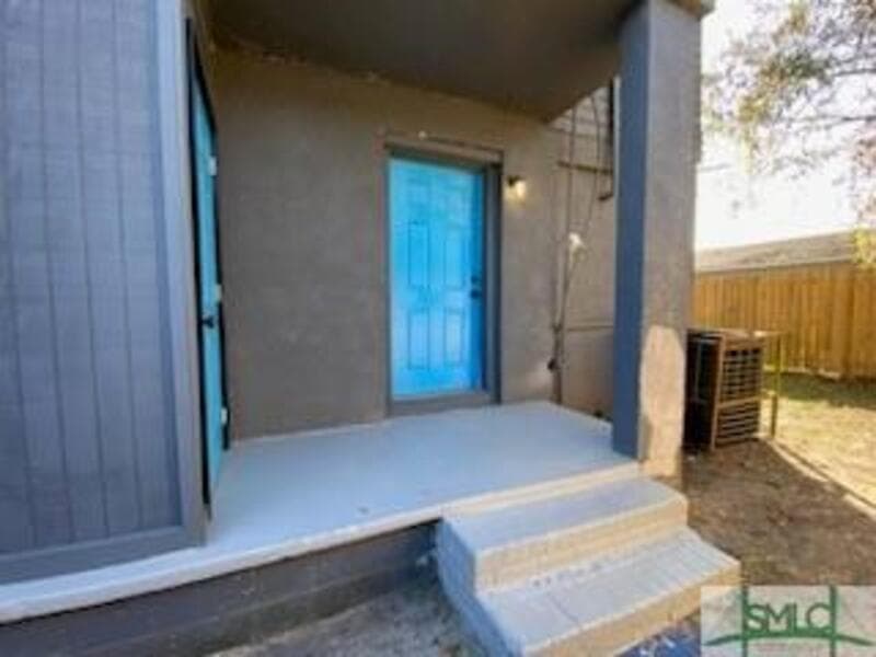 Savannah Condo: 1000 West 53rd Street - Lower Unit