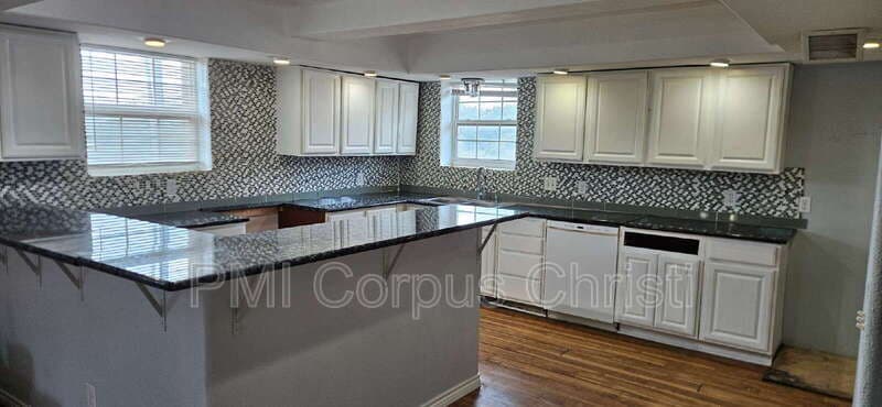 Corpus Christi House: 3842 Lynda Lee Drive