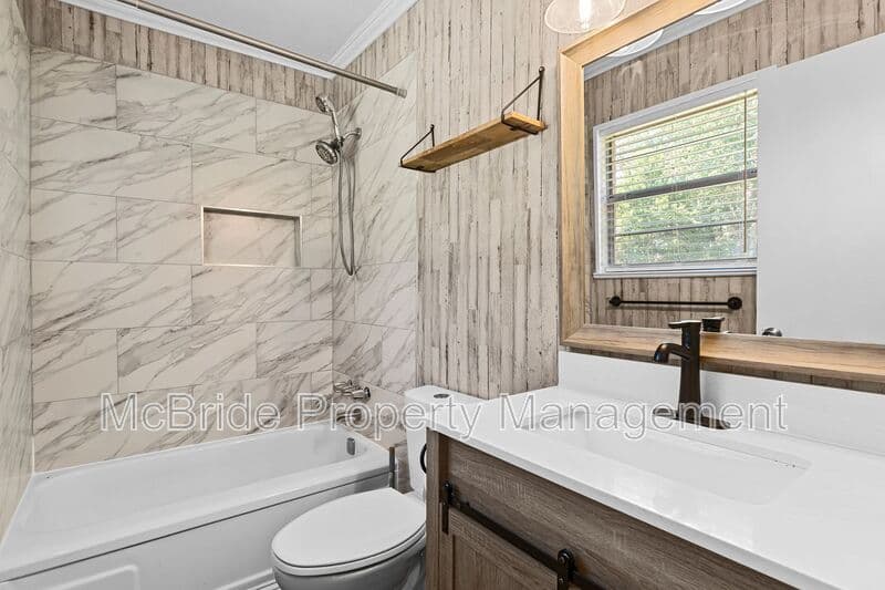 Augusta House: 3615 Goldfinch Drive