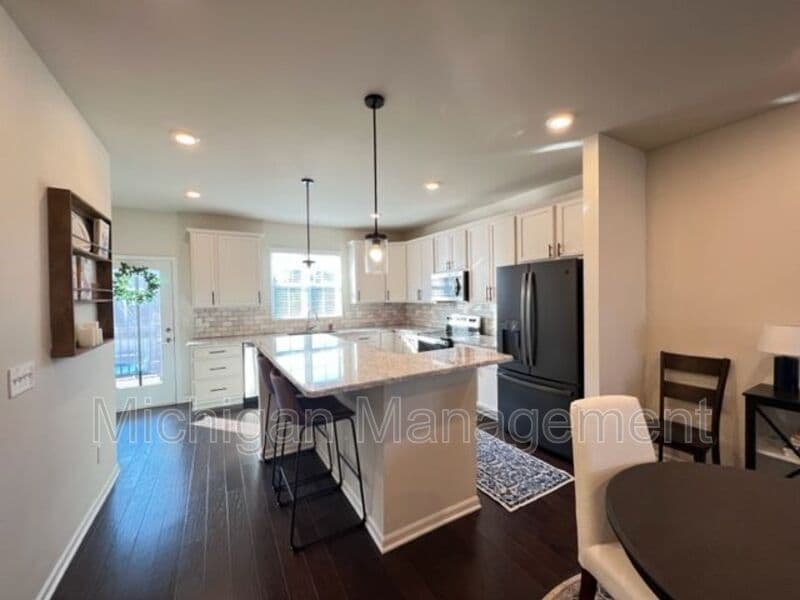 Plymouth Condo: 263 N Sydney Ct