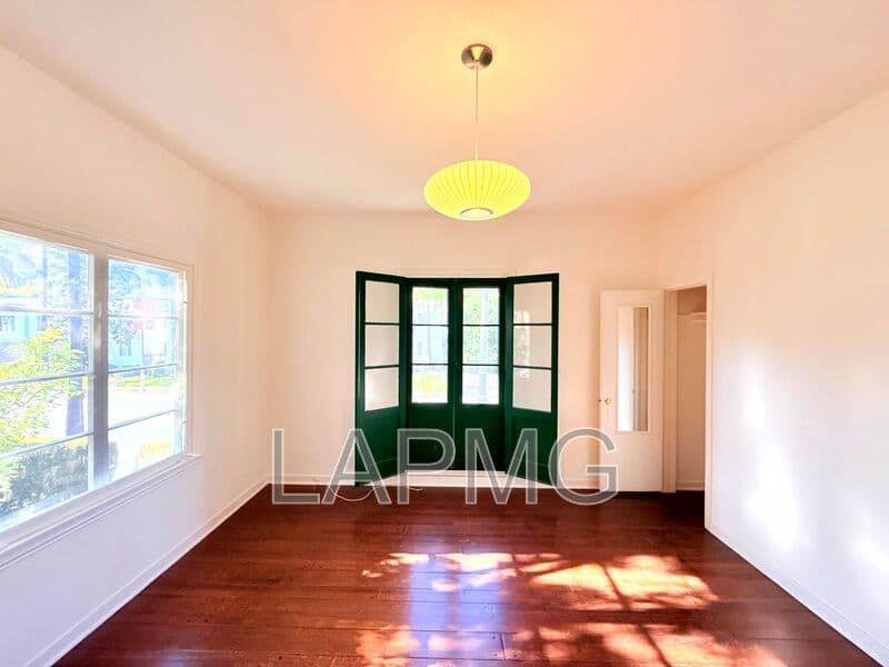 Los Angeles House: 7660 Hollywood Boulevard
