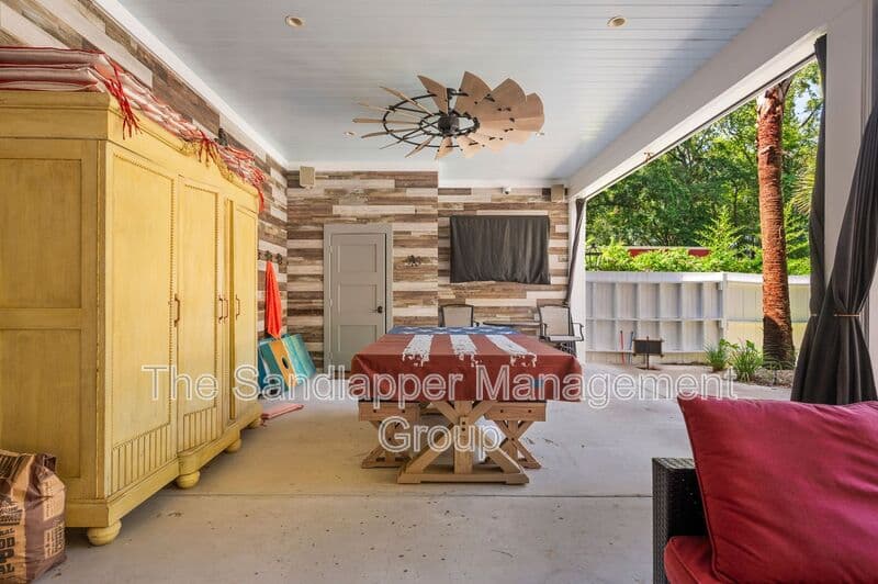 Johns Island House: 588 Main Road