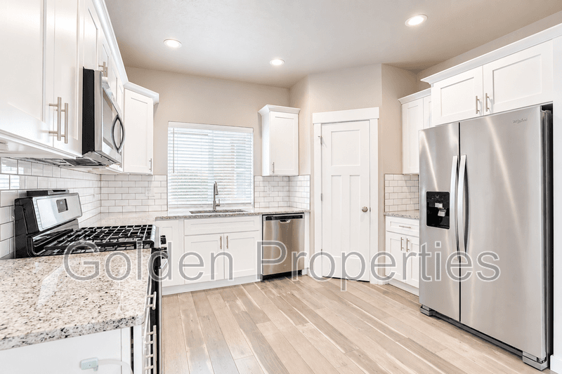 Post Falls House: 12153 W Moorfield Ave