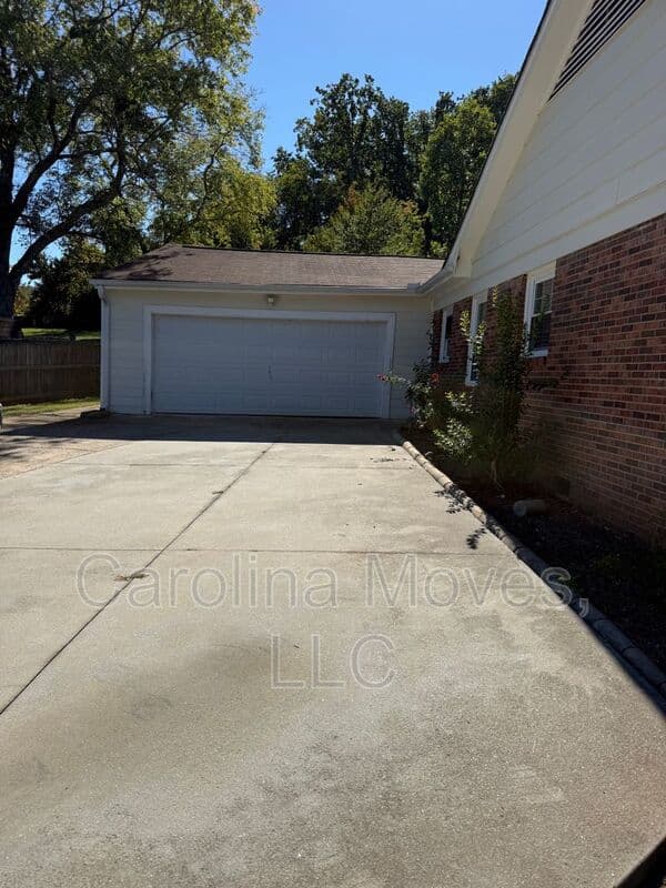Greenville House: 4597 Coach Hill Drive