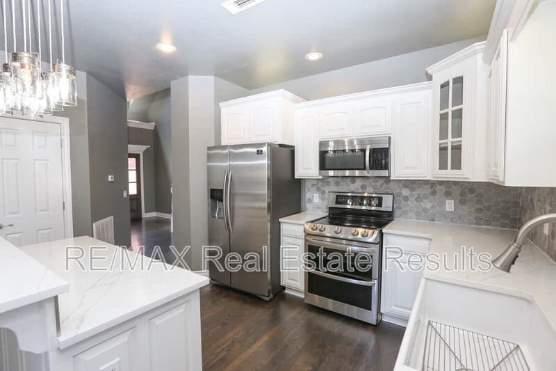 Rogers House: 5300 S 44th Pl