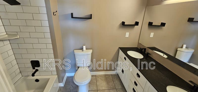 Hampton Condo: 200 Mainsail Dr.