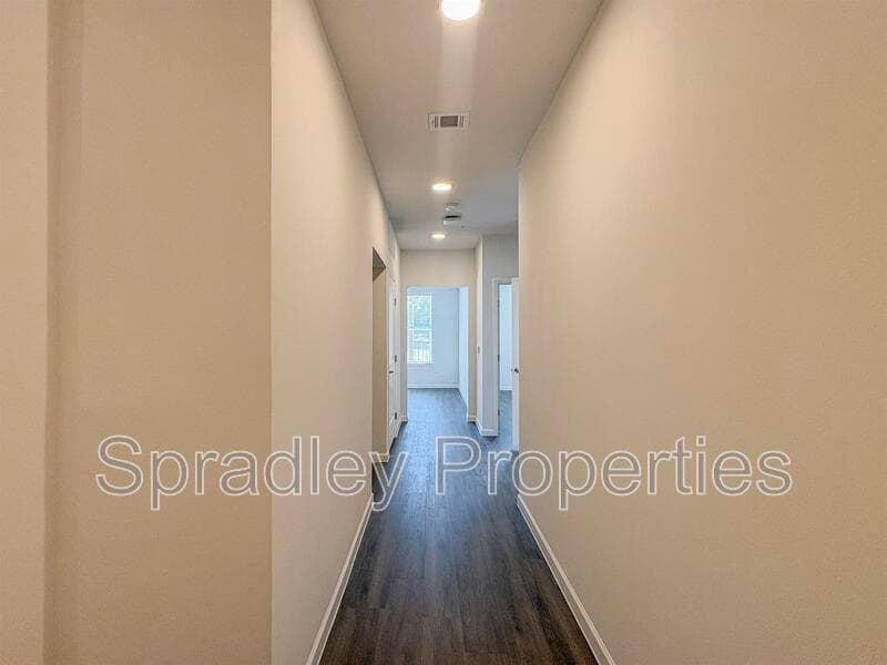 Belton Condo: 710 Shine St, Apt 1302