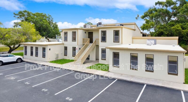 Haines City House: 401 W Florida Ave E6