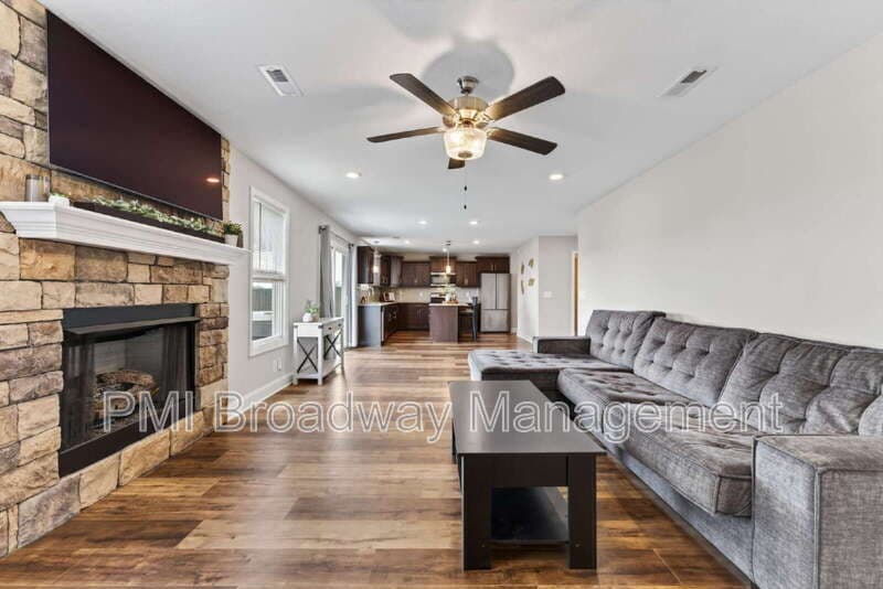 Clarksville House: 488 Kinslow Court