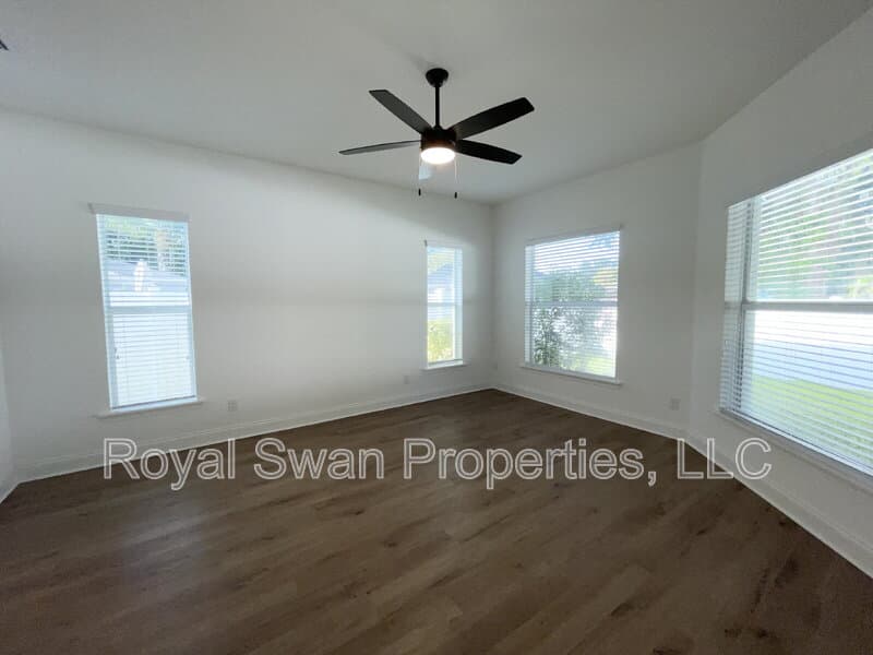 Lakeland House: 929 Clearview Avenue