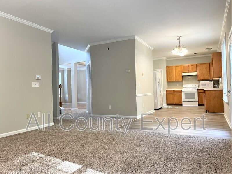 Snellville House: 2370 Temple View Ct