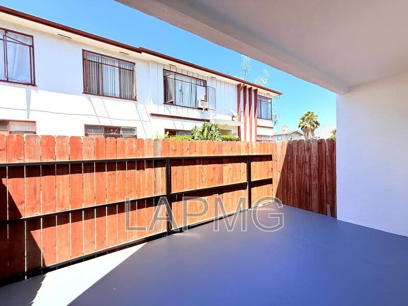 Los Angeles House: 1029 N. Ardmore Avenue