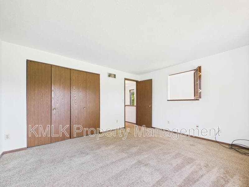 Akron Condo: 904 Quarry Dr