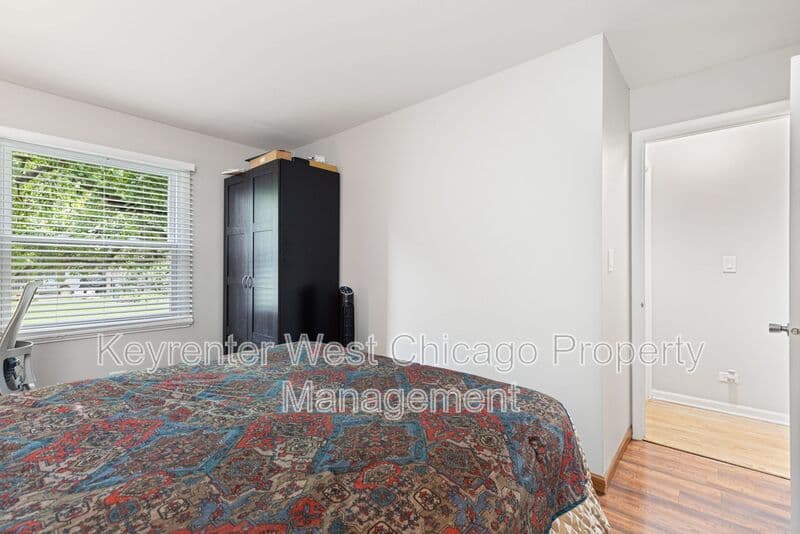 Rolling Meadows House: 2930 Northampton Dr