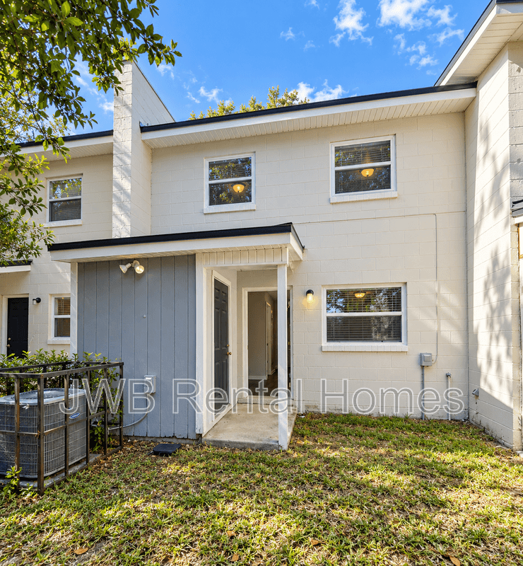 Jacksonville Townhome: 1834 Broadway Ave