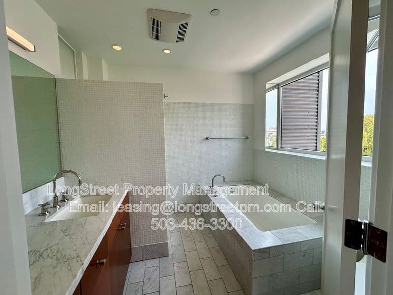 Portland Condo: 300 NW 8th Ave