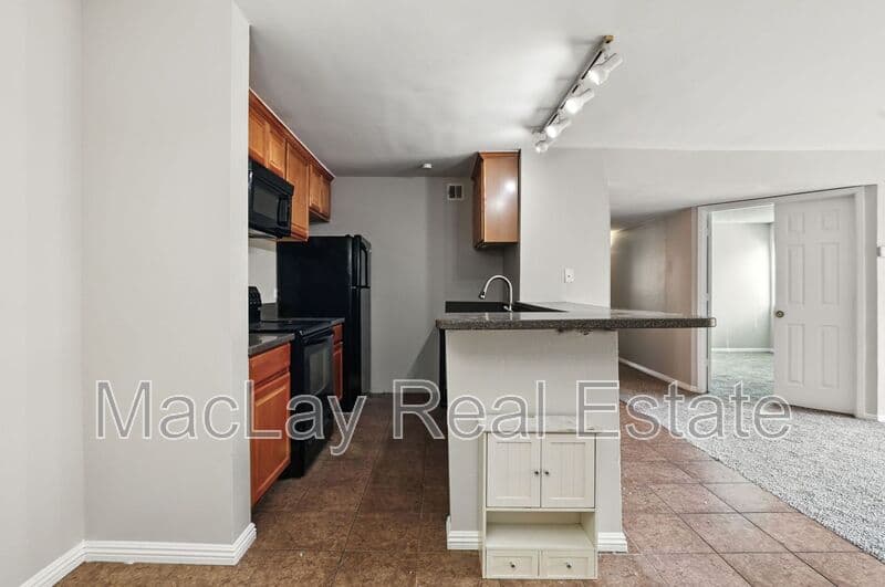 Scottsdale House: 8055 E. Thomas Rd.
