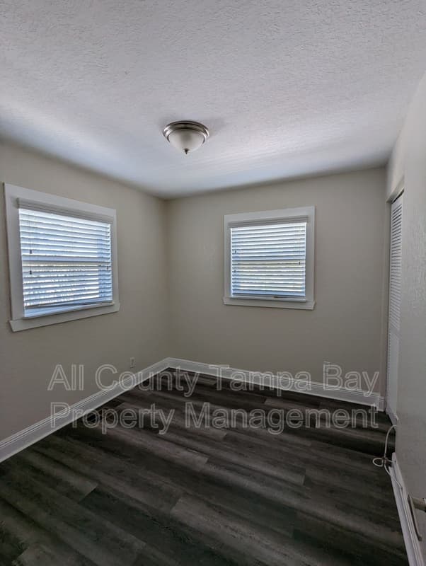 Saint Petersburg House: 1102 21st St S