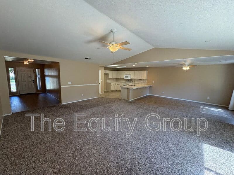 Visalia House: 2967 West Jerome Ave