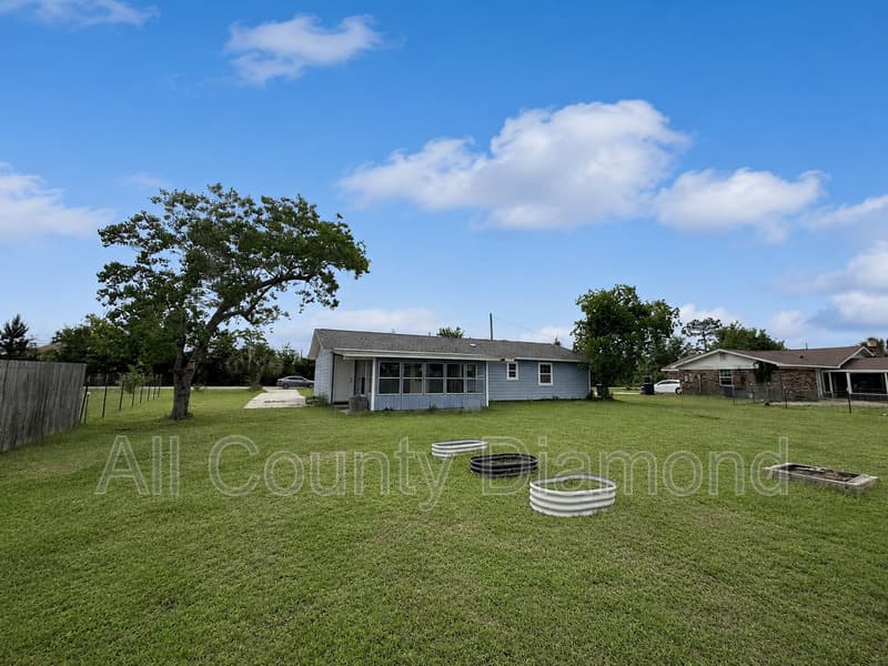 Panama City House: 175 N Berthe Ave
