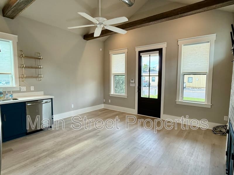 Pensacola House: 1205 East Scott Street