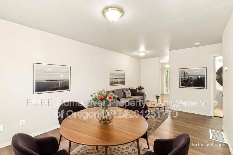 Troutdale House: 778 E Historic Columbia River Hwy