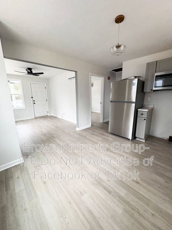 Fayetteville House: 213 Andy St