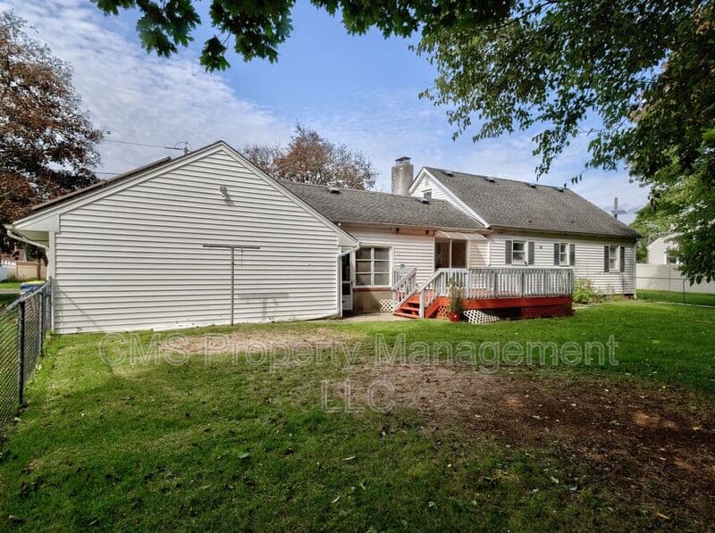 Manville House: 719 Newark Ave