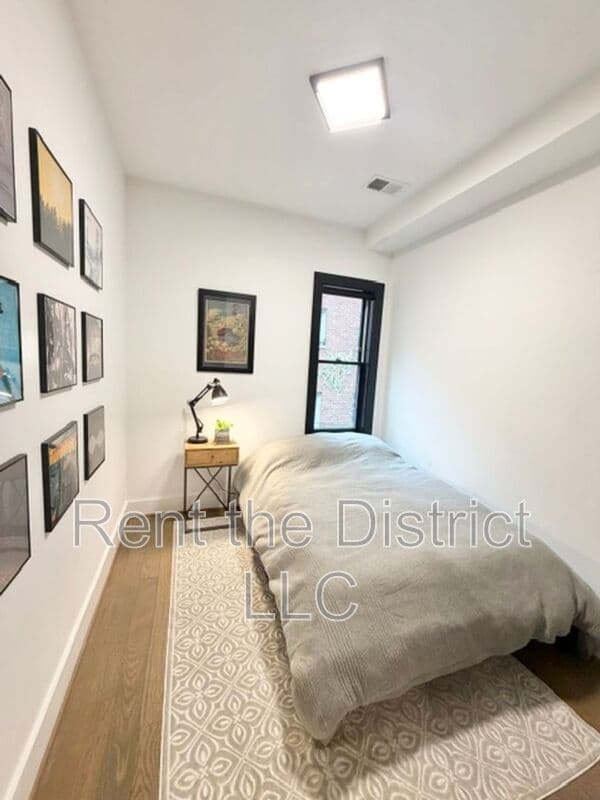 Washington Condo: 2615 University Pl NW