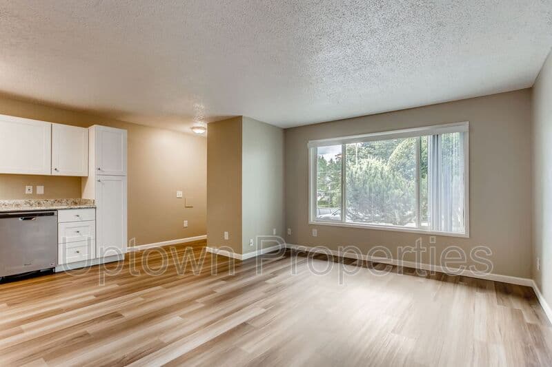 Portland House: 4633 SW Huber St
