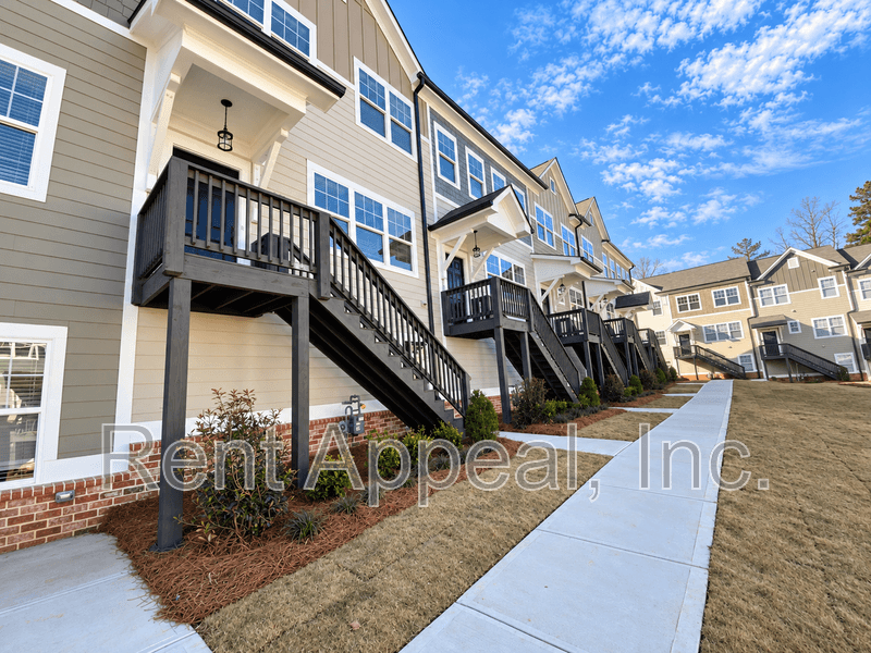 Doraville House: 3779 Oxford Circle