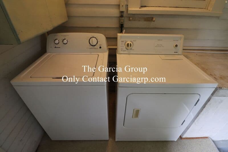 Portland House: 6132 S Corbett Ave