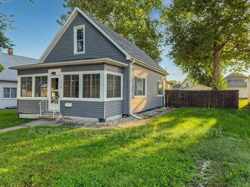 West Burlington House: 110 Ballard Street