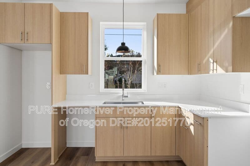 Portland Townhome: 2981 NE Emerson St