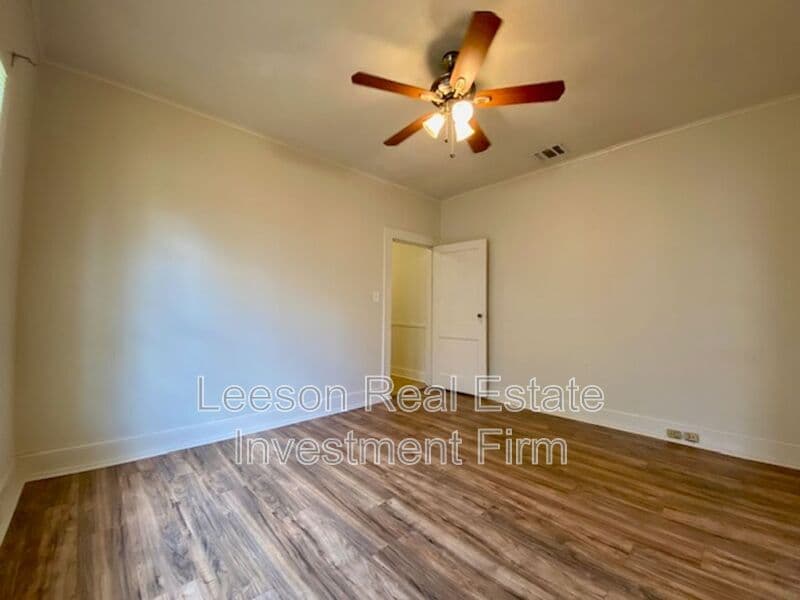 Shreveport House: 823 Linden St