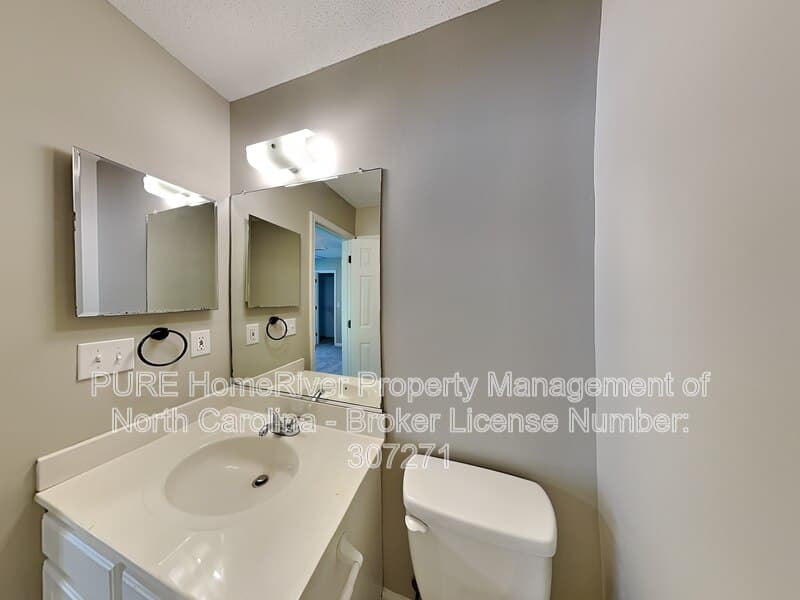 Greensboro House: 822 Banner Oak Ct