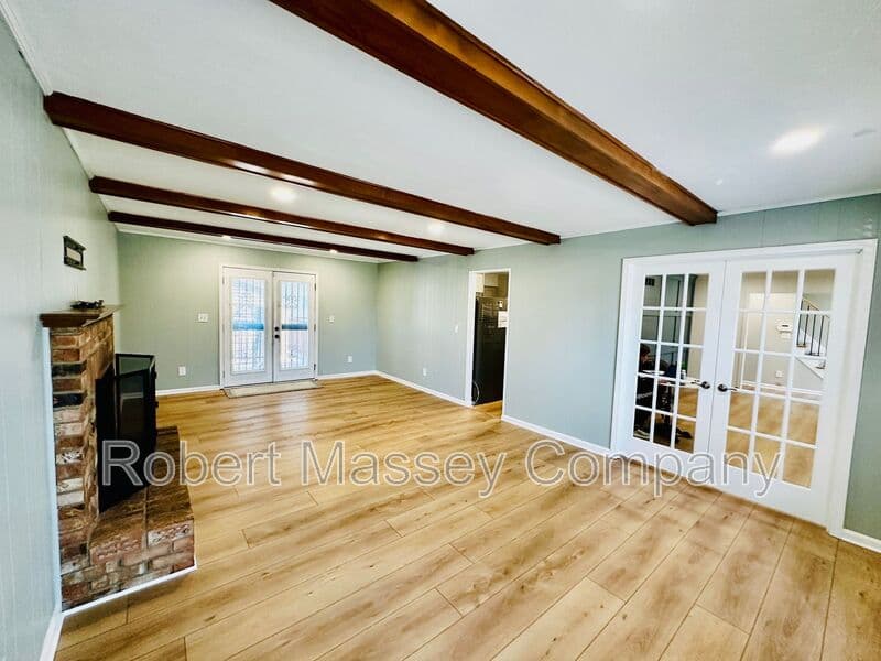 Louisville House: 2603 Aintree Way