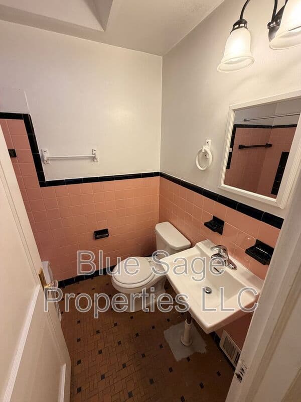 Glenolden Townhome: 314 Spruce St