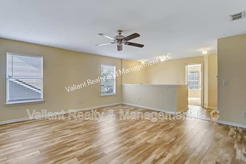 Jacksonville House: 8391 Candlewood Cove Trail