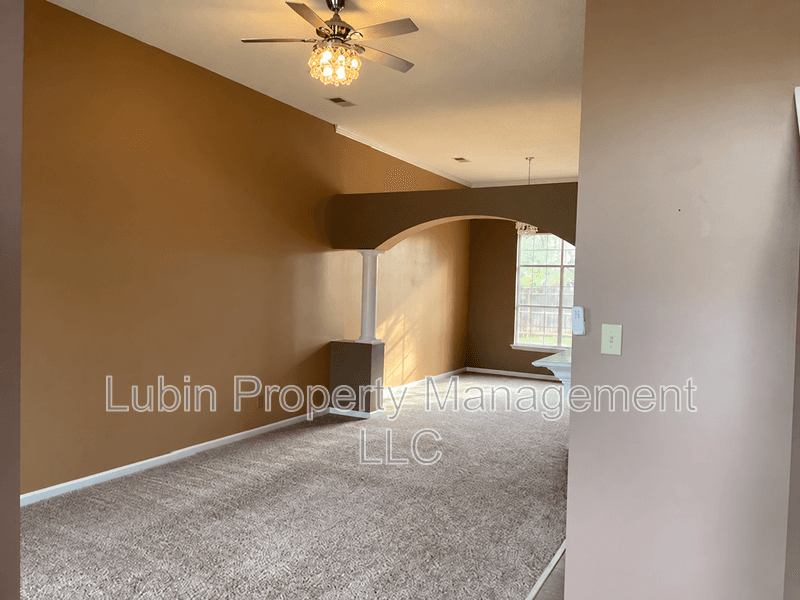 Arlington House: 5474 Hidden Meadows Dr